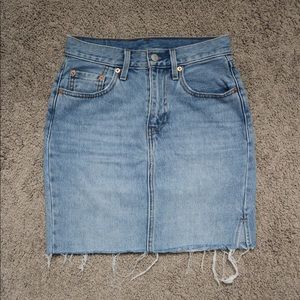 NWOT Levi's denim skirt